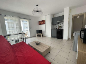 Appartement T2 avec Balcon et Parking - Proche Commerces et Transports - FR-1-246-676
